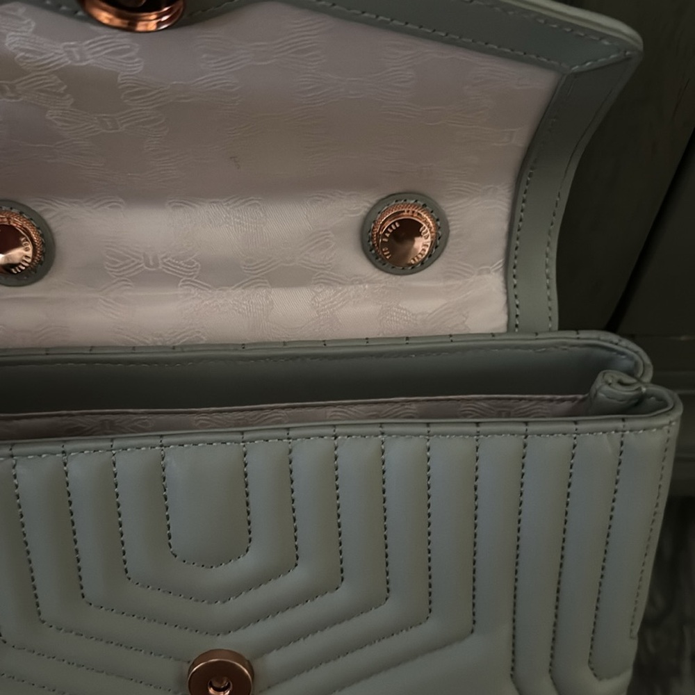 Purses - Picture 3 of 4